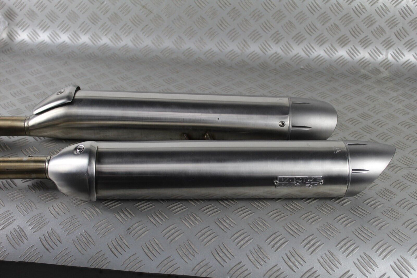 Triumph Vance & Hines Bonneville Bobber Exhausts